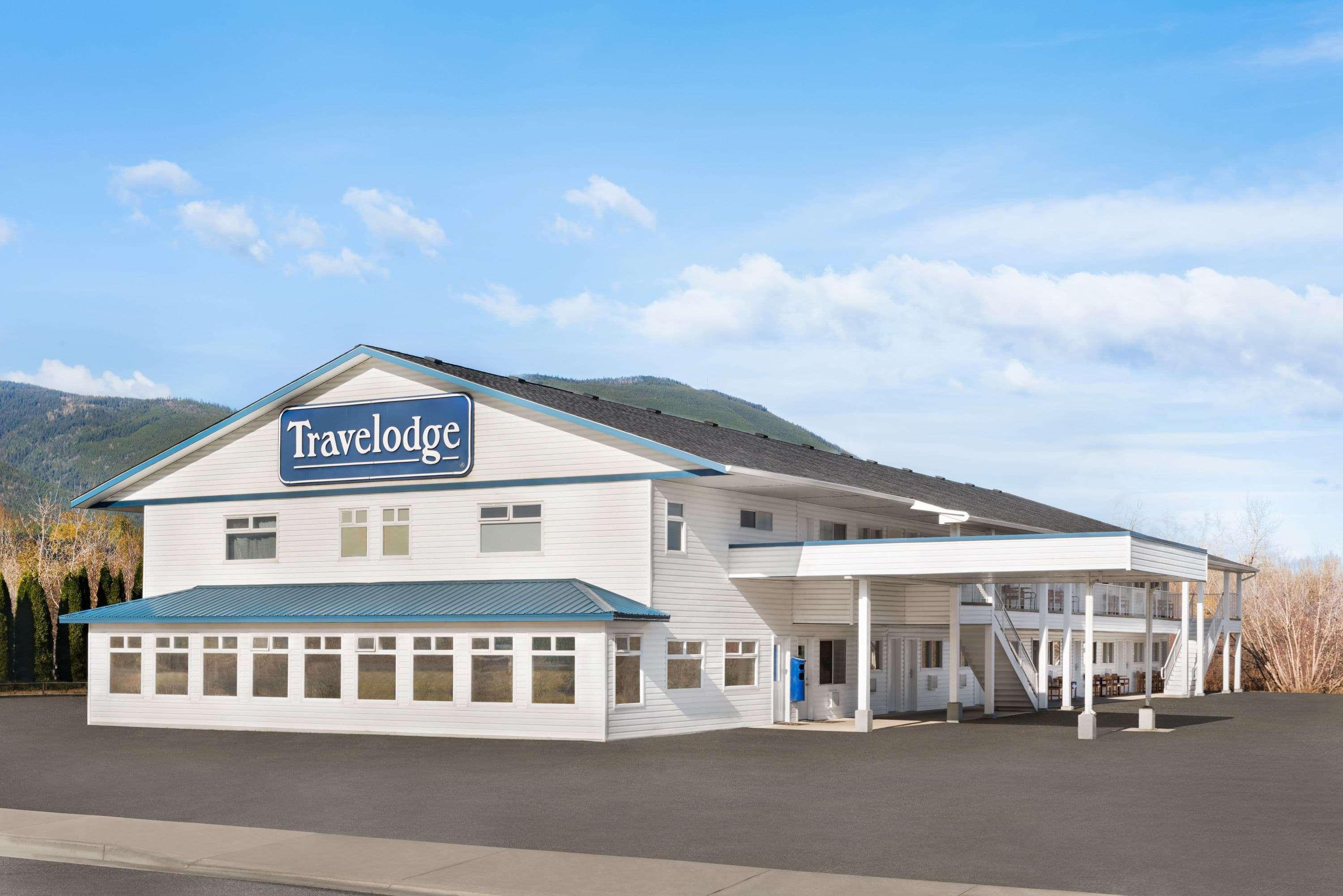 Travelodge By Wyndham Salmon Arm Bc Экстерьер фото