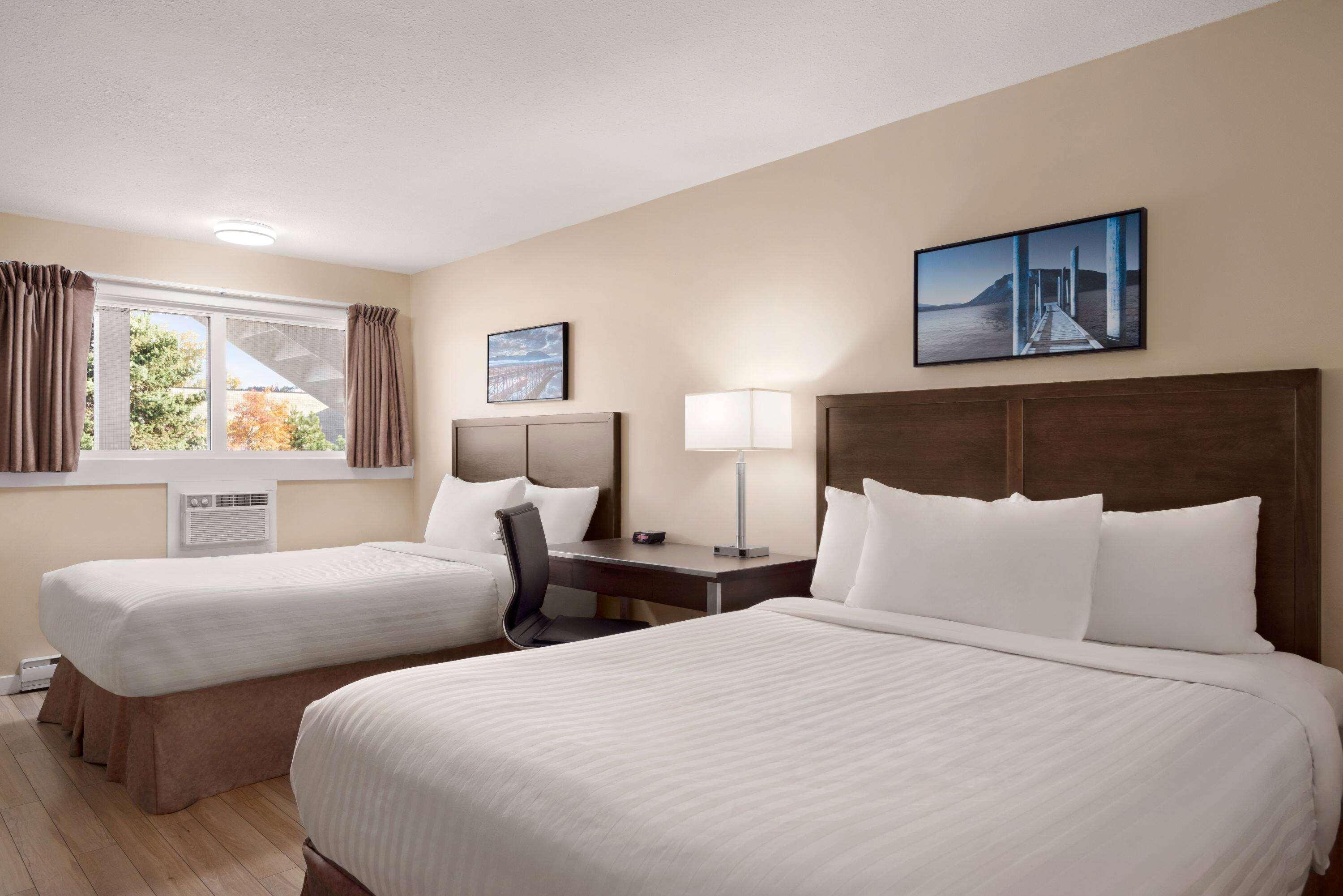 Travelodge By Wyndham Salmon Arm Bc Экстерьер фото