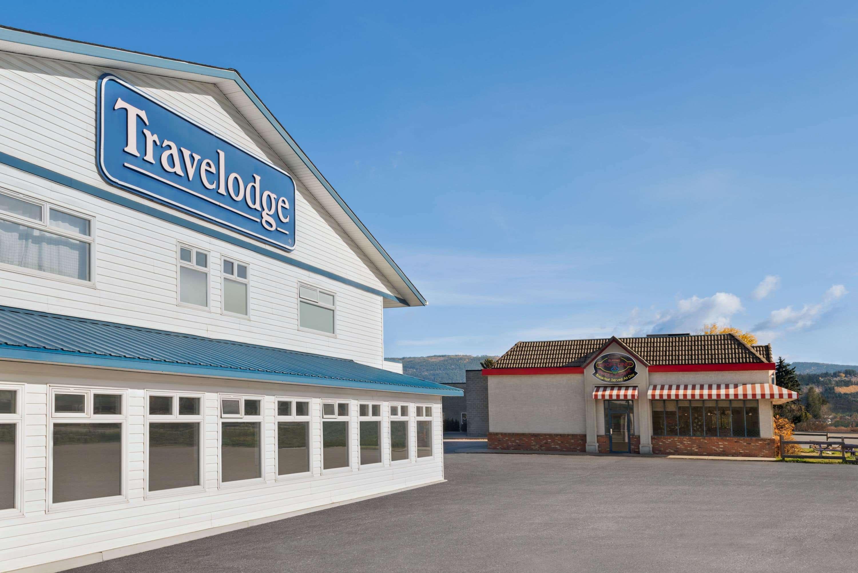 Travelodge By Wyndham Salmon Arm Bc Экстерьер фото